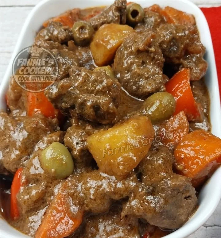 Delicious classic beef caldereta recipe featuring tender beef and rich sauce.
