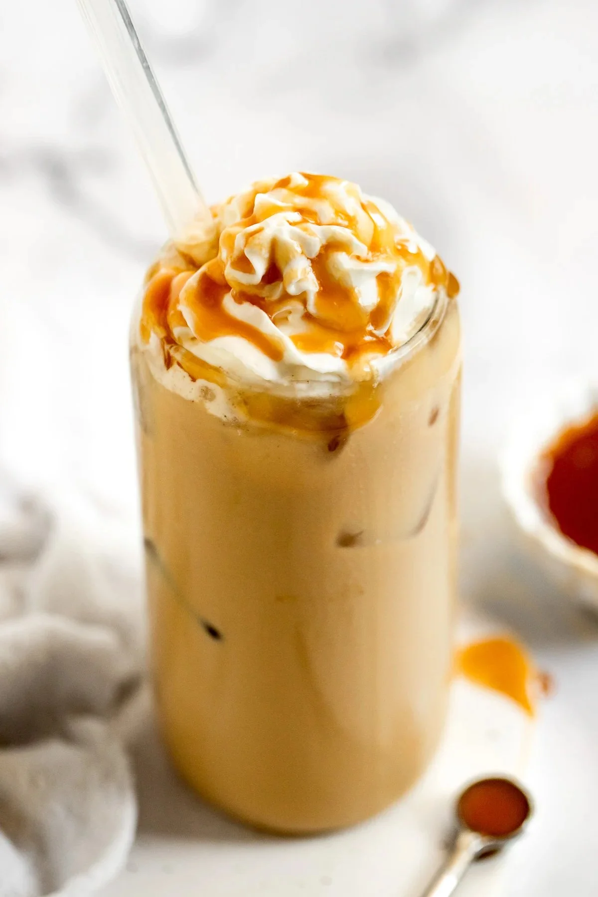 5-minute iced caramel latte recipe with coffee, caramel, and milk