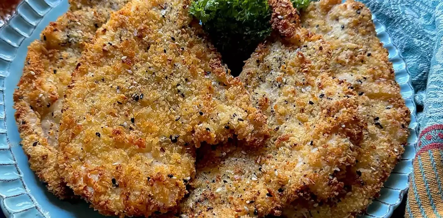 Crispy air fryer chicken cutlets seasoned with Everything Bagel spices.
