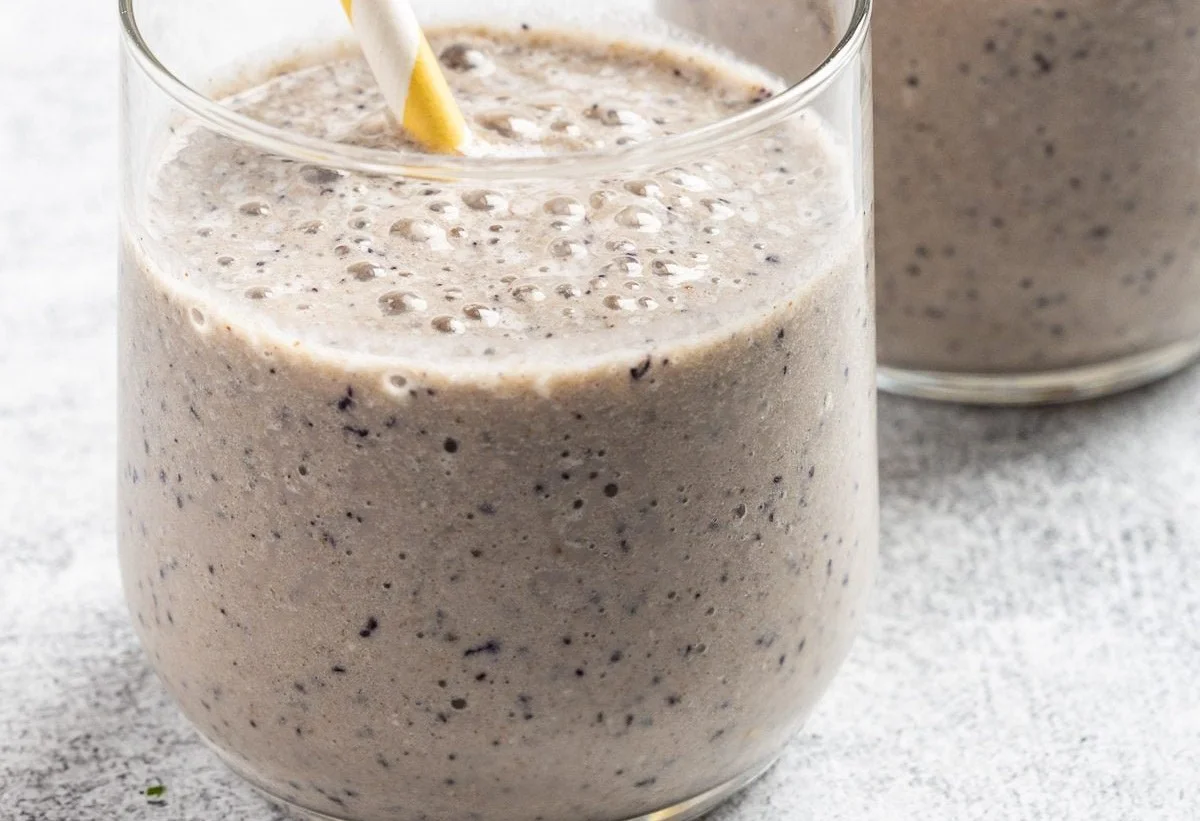 Blueberry pancake smoothie with fresh blueberries and creamy texture