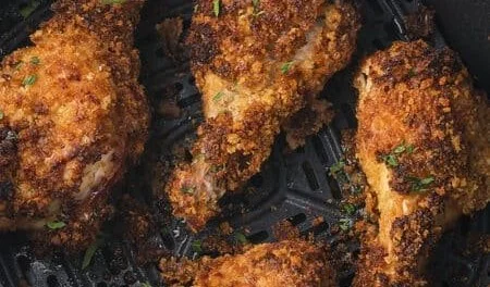 Crispy chicken drumsticks cooked to perfection and served on a plate