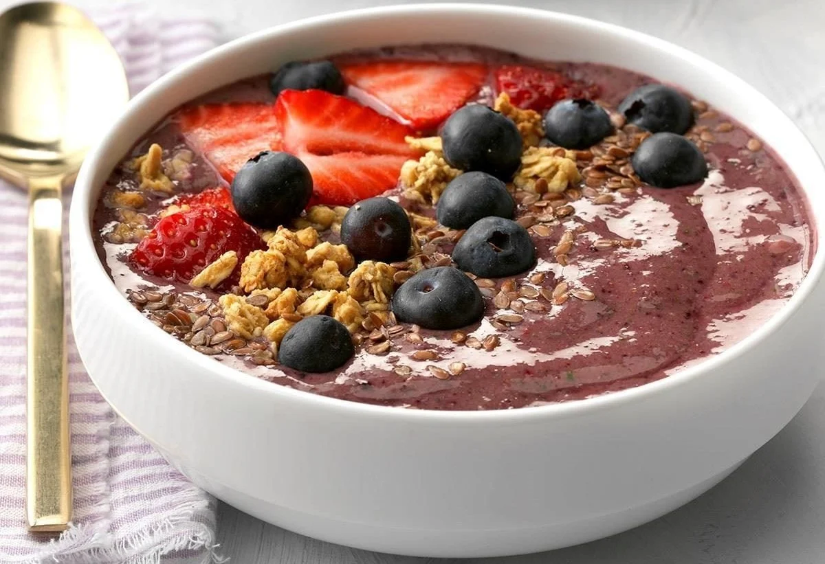 Power Berry Smoothie Bowl topped with fresh berries and granola