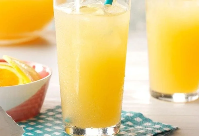 A refreshing Scarlet Sipper cocktail garnished with fresh fruit.