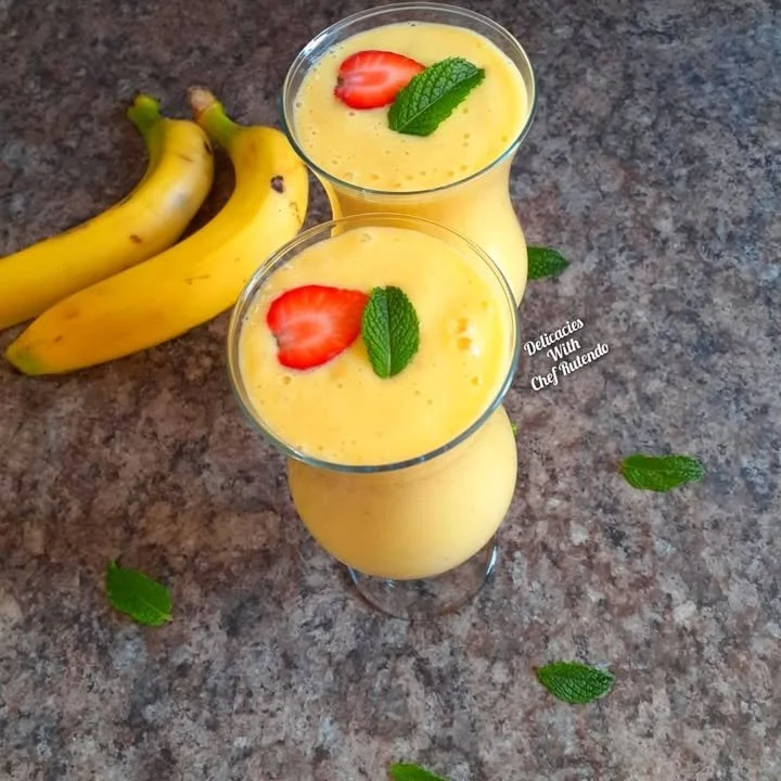 Delicious Banana Mango Smoothie in a glass with fresh fruit